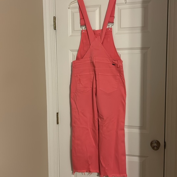 Risen hot pink distressed cropped overalls. Size small - Picture 2 of 9